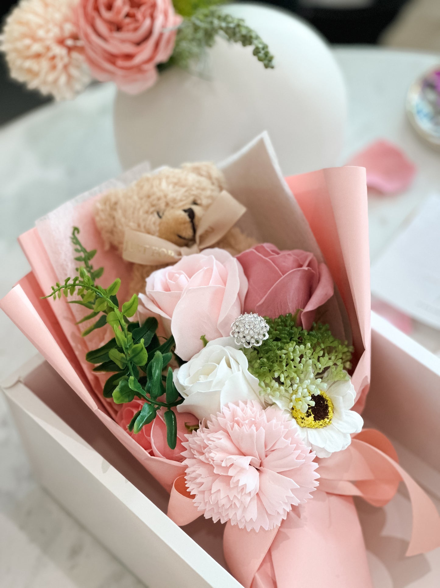 Teddy Bear 5-Flowers Bouquet