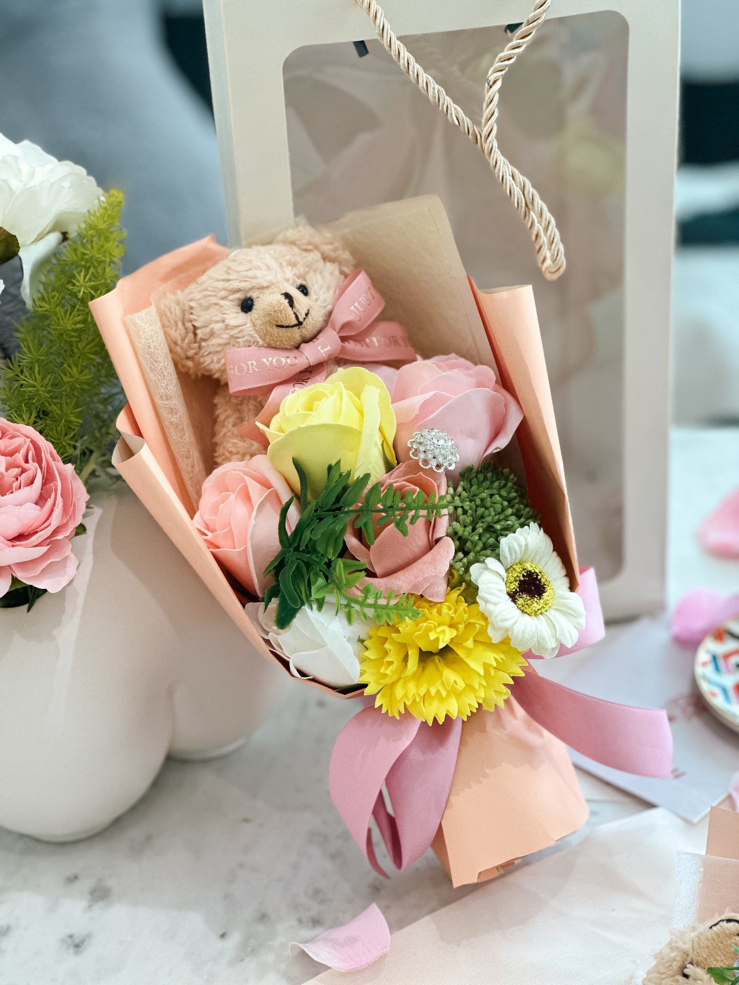 Teddy Bear 5-Flowers Bouquet