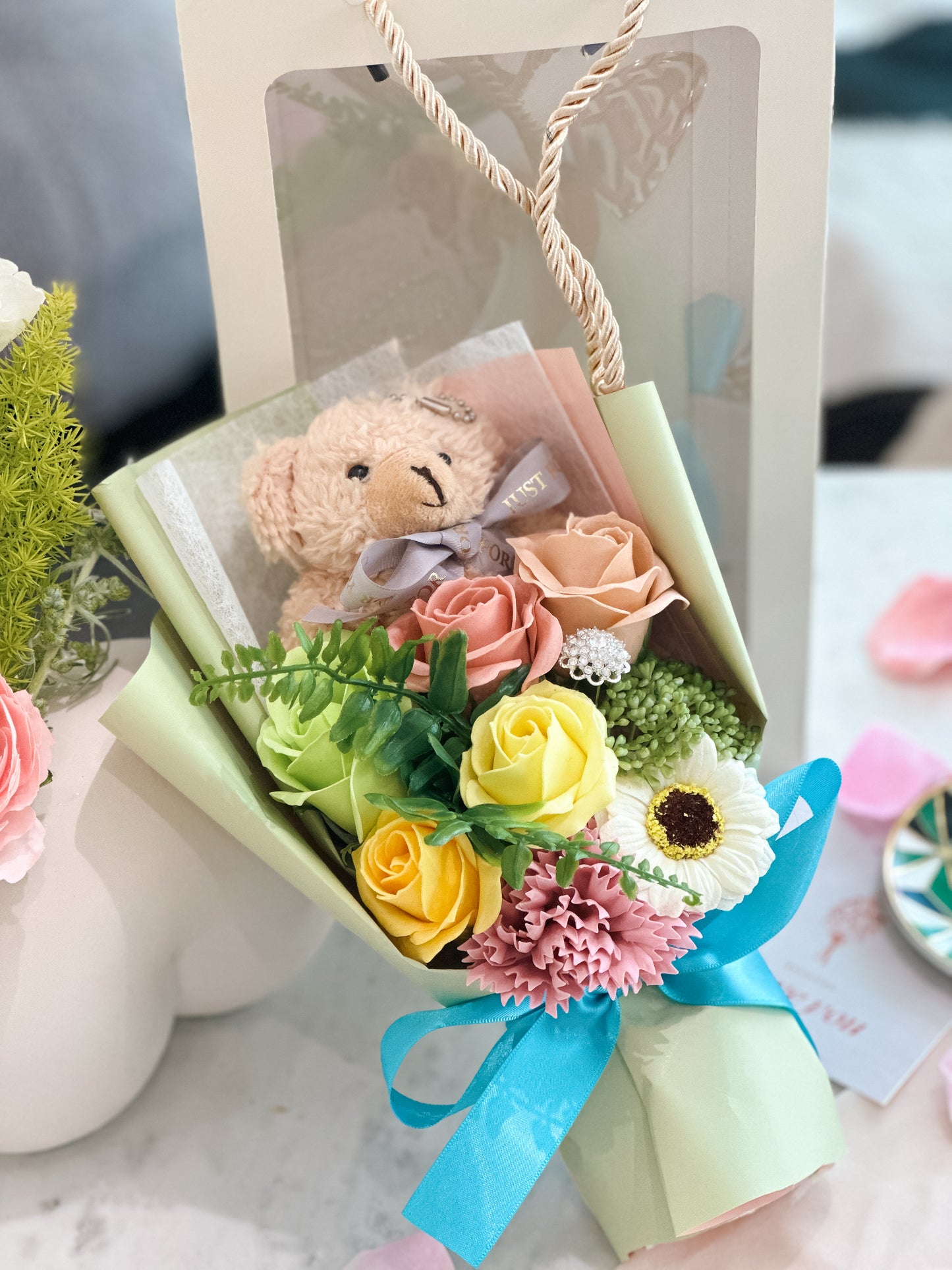 Teddy Bear 5-Flowers Bouquet